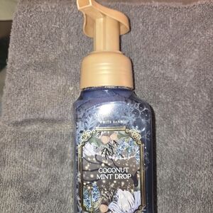 White Barn Coconut Mint Drop Foaming Soap